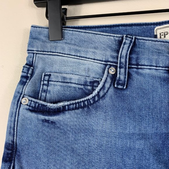 NEW Free People High Rise Busted Skinny Jean - Size  27 - Picture 4 of 8